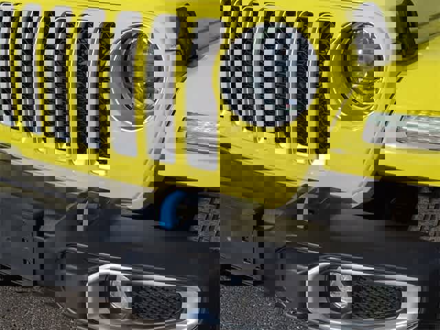 Used 2023 Jeep Wrangler Sahara w/ Cold Weather Group image 12