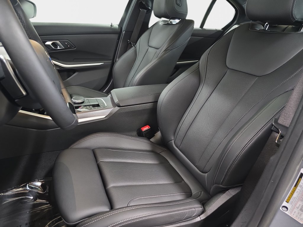 Used 2026 BMW 330i Sedan w/ Premium Package RWD image 17