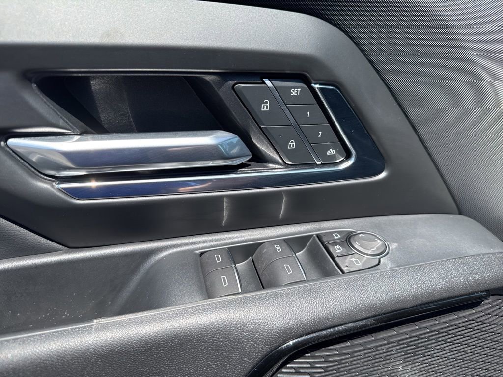 Used 2025 Chevrolet Silverado EV LT image 14