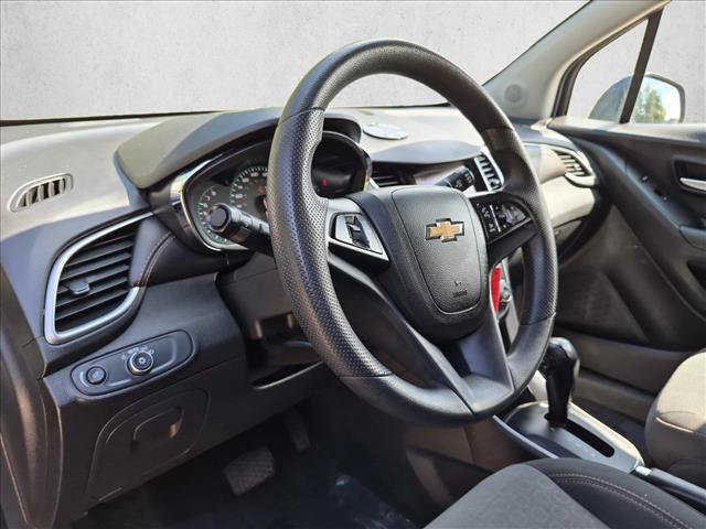 Used 2022 Chevrolet Trax LS w/ Tint and Cruise Package AWD/4WD image 10