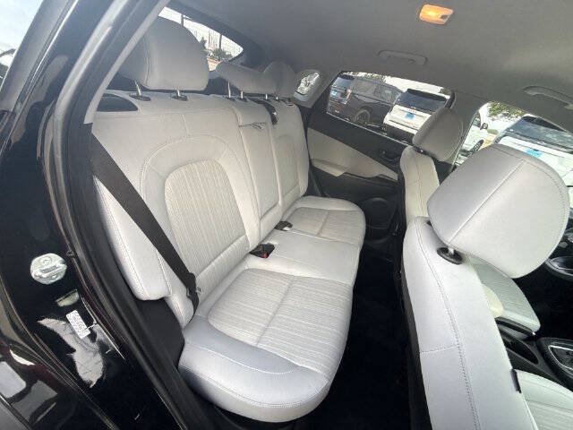 Used 2023 Hyundai Kona SEL AWD/4WD image 28