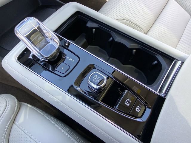 Used 2025 Volvo XC90 T8 Ultra w/ Protection Package Premier image 23