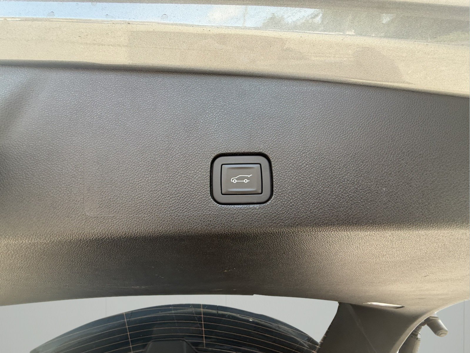 Used 2025 Cadillac XT6 Luxury w/ LPO, Floor Liner Package AWD/4WD image 37