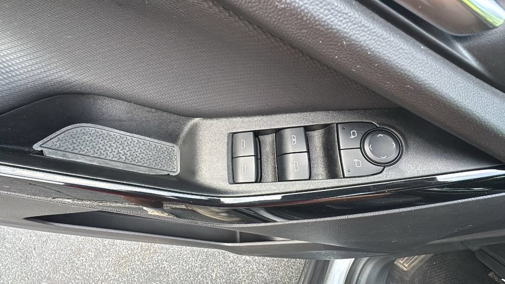 Used 2025 Chevrolet Equinox LT AWD/4WD image 14