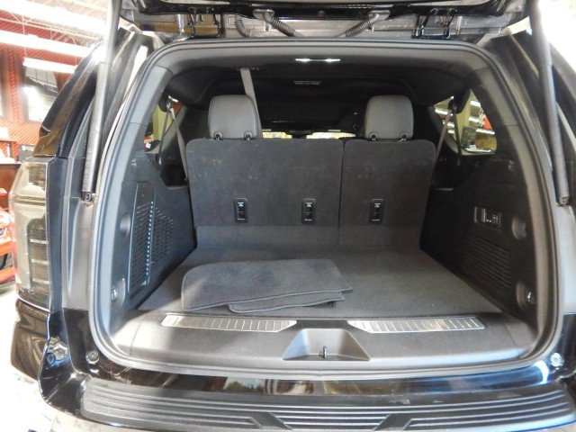 Used 2025 Chevrolet Suburban RST w/ Comfort Package image 7