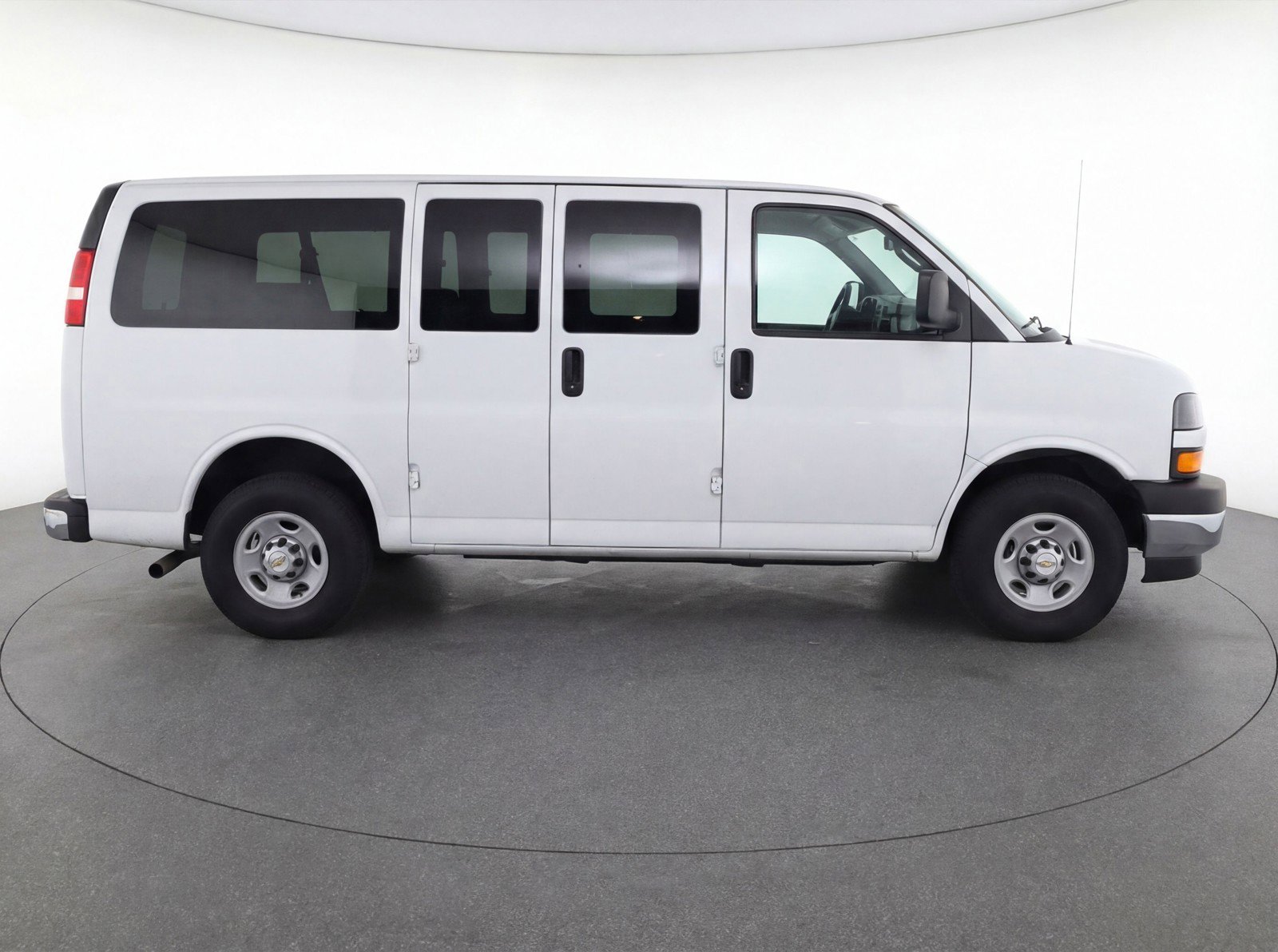 Used 2025 Chevrolet Express 3500 LT w/ LT Preferred Equipment Group RWD image 11