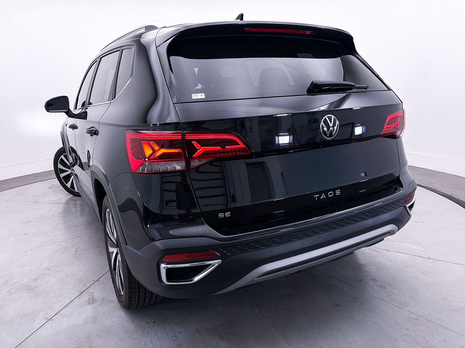 Used 2023 Volkswagen Taos SE FWD image 7