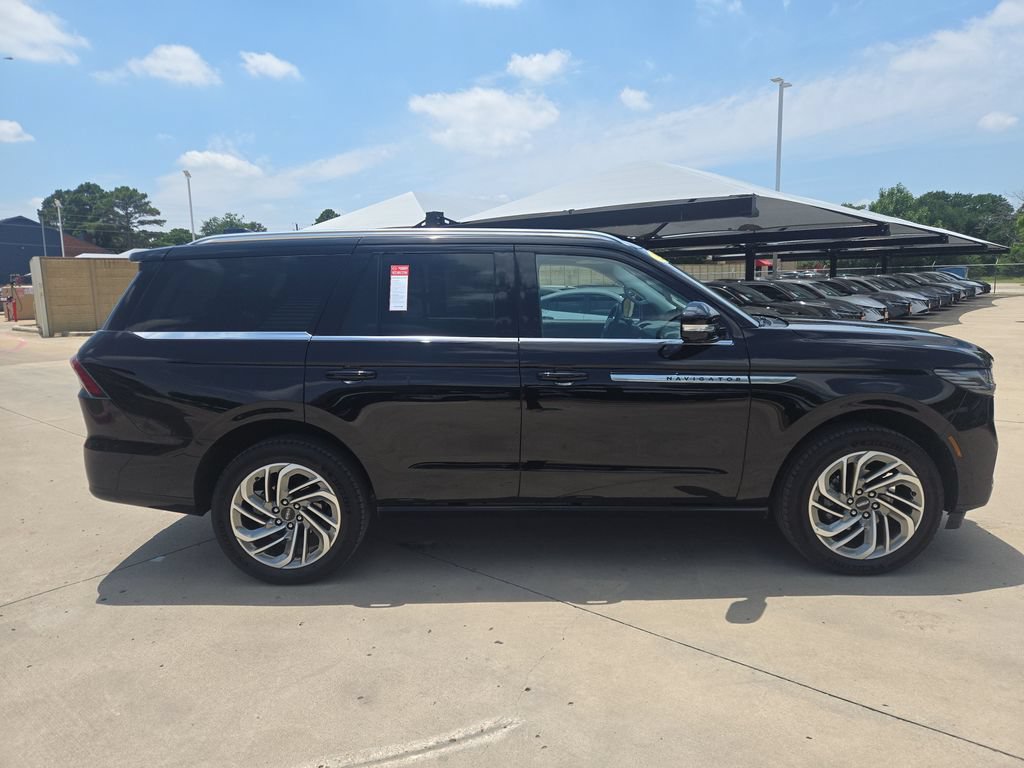 Used 2026 Lincoln Navigator Reserve AWD/4WD image 6