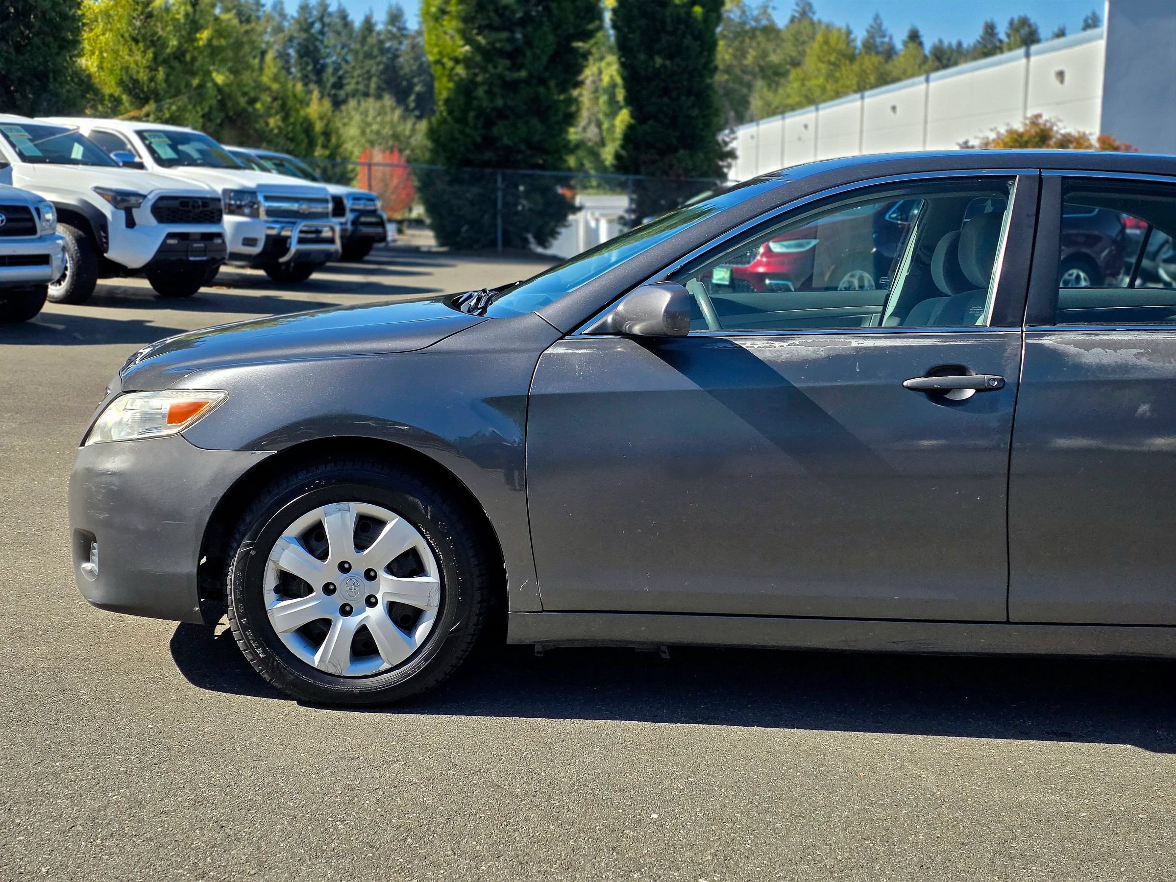 Used 2010 Toyota Camry LE FWD image 4