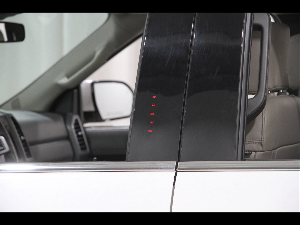 Used 2019 Ford Expedition XLT w/ Equipment Group 202A AWD/4WD image 4