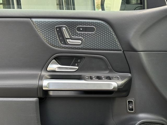 Used 2025 Mercedes-Benz GLB 250 4MATIC image 19