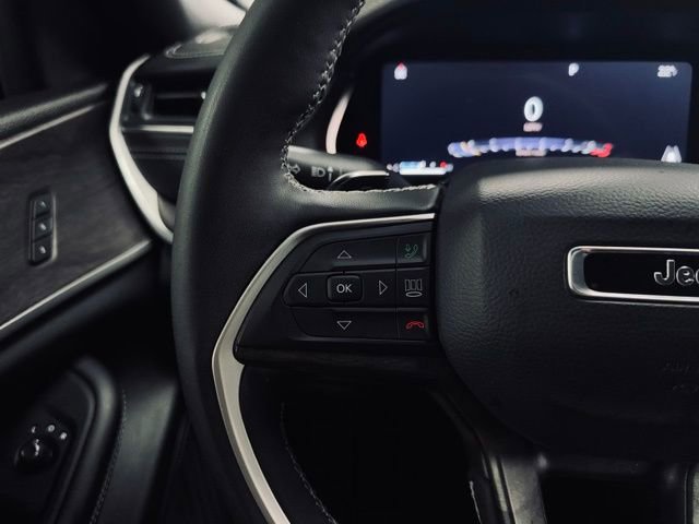 Certified 2025 Jeep Grand Cherokee Limited image 24