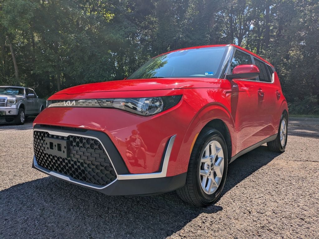 Used 2023 Kia Soul LX w/ LX Technology Package FWD image 8