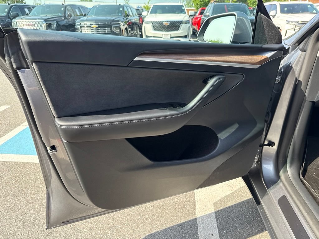 Used 2024 Tesla Model Y Long Range AWD/4WD image 14
