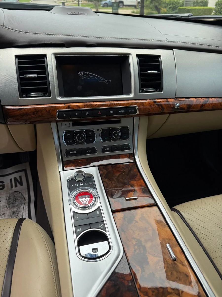 Used 2015 Jaguar XF Sport RWD image 26