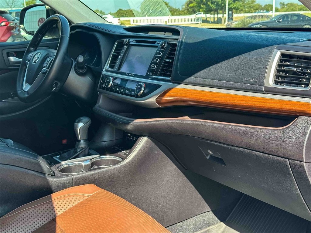 Used 2018 Toyota Highlander Limited Platinum image 22