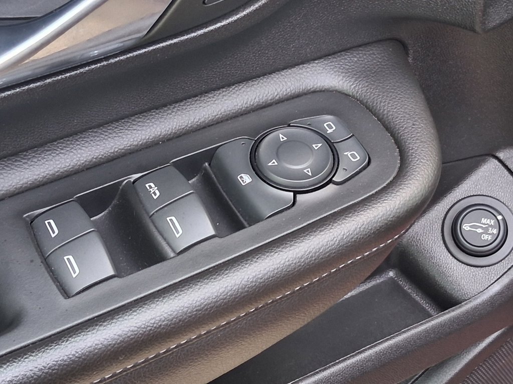 Used 2023 GMC Terrain SLT FWD image 16