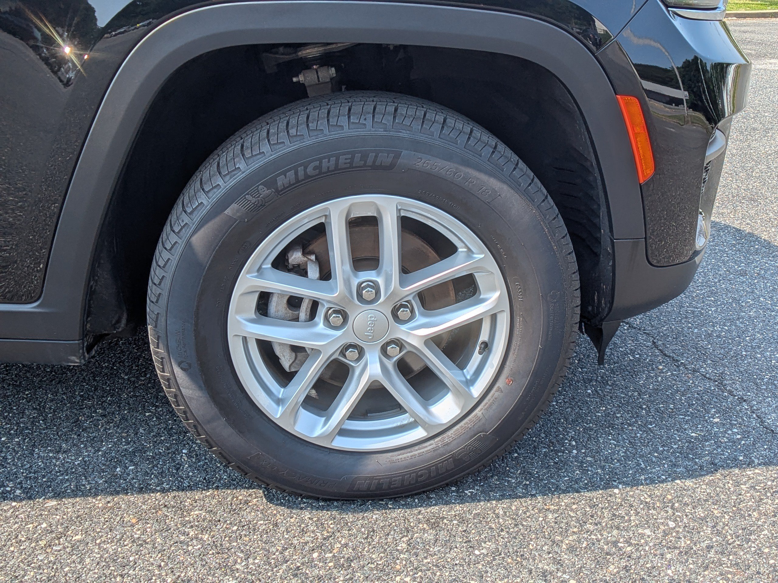 Used 2023 Jeep Grand Cherokee Laredo AWD/4WD image 11