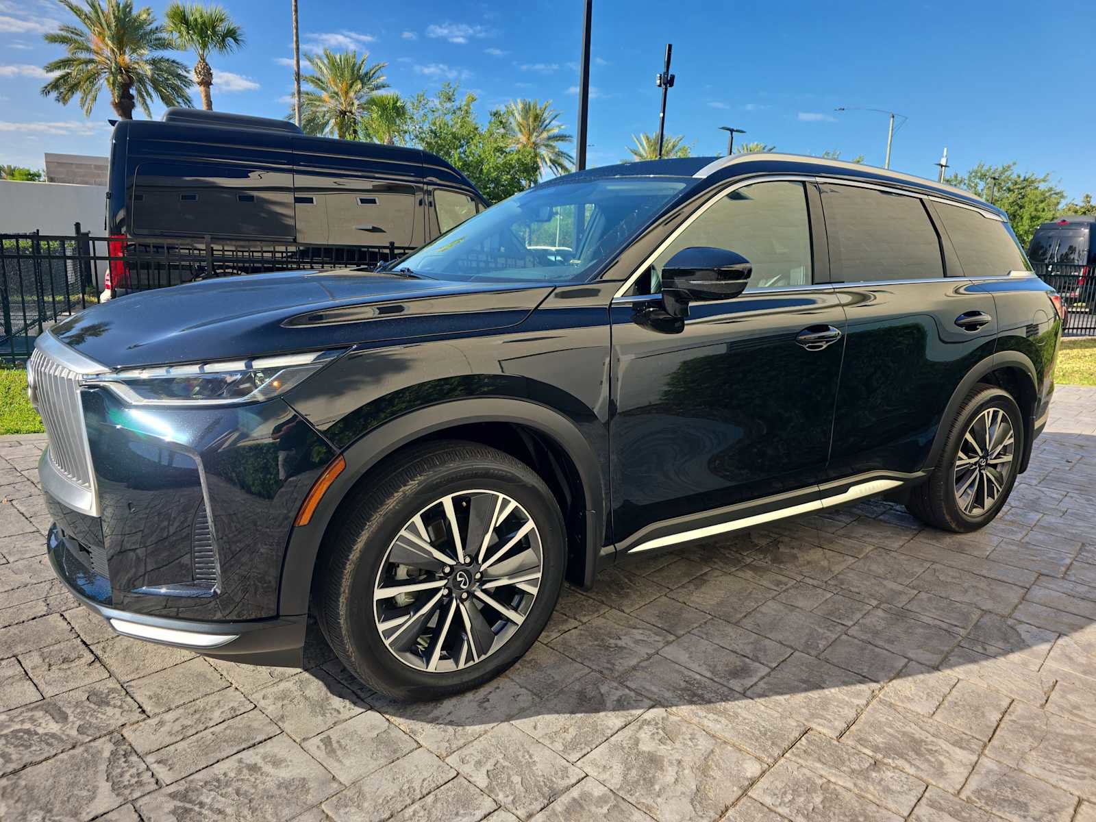 Certified 2026 INFINITI QX60 Luxe w/ Cargo Package FWD image 6