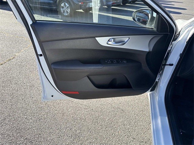 Used 2023 Kia Forte LXS w/ LXS Technology Package image 13
