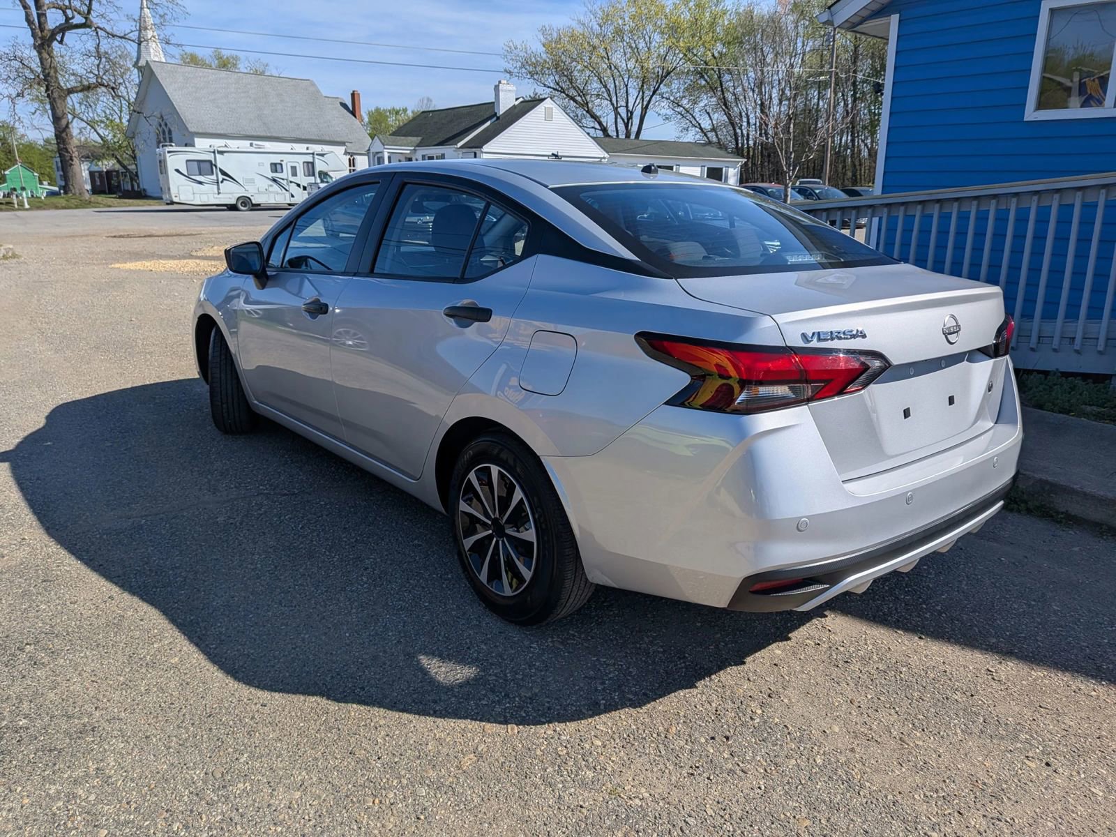 Used 2025 Nissan Versa S image 4