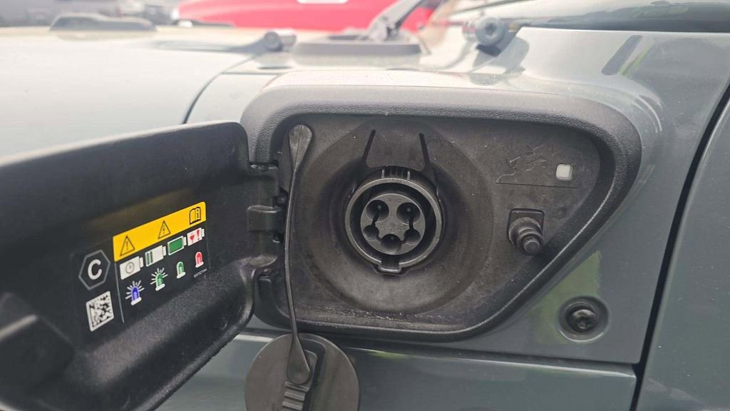 Used 2025 Jeep Wrangler Unlimited Sahara image 14