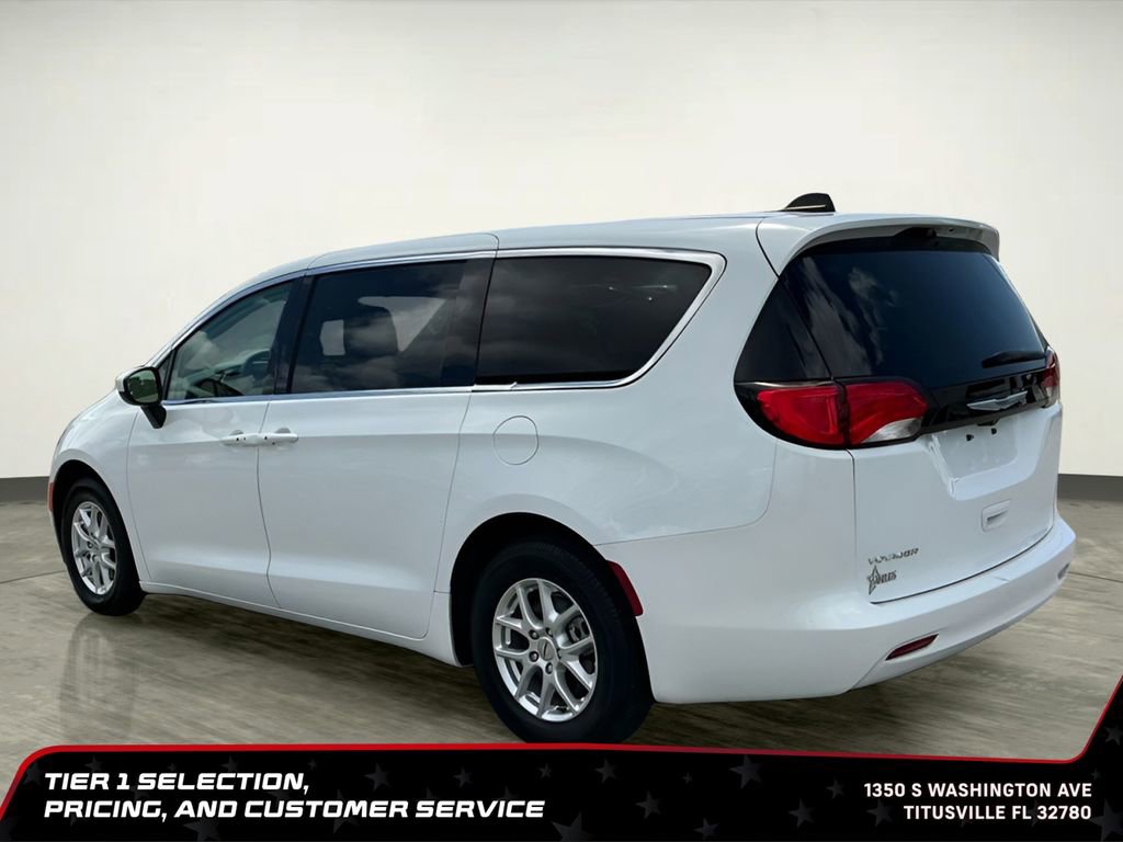 Used 2023 Chrysler Voyager LX FWD image 3
