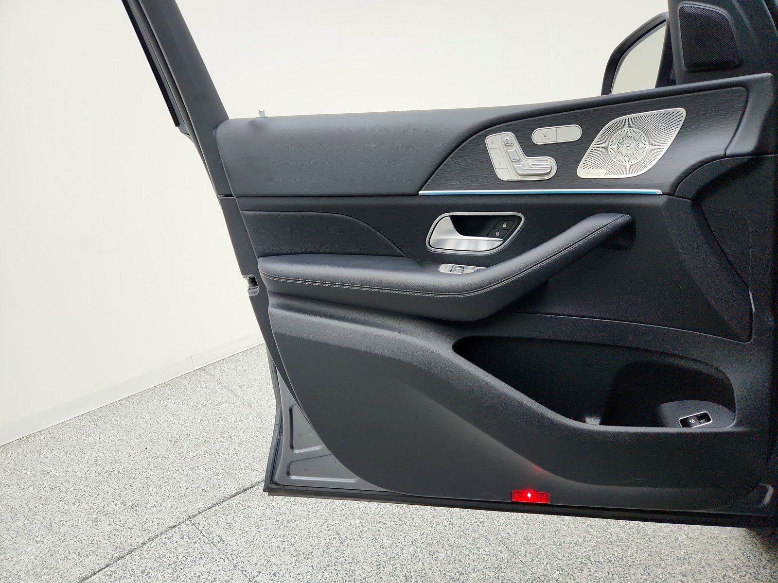 Certified 2022 Mercedes-Benz GLE 350 w/ Premium Package image 18