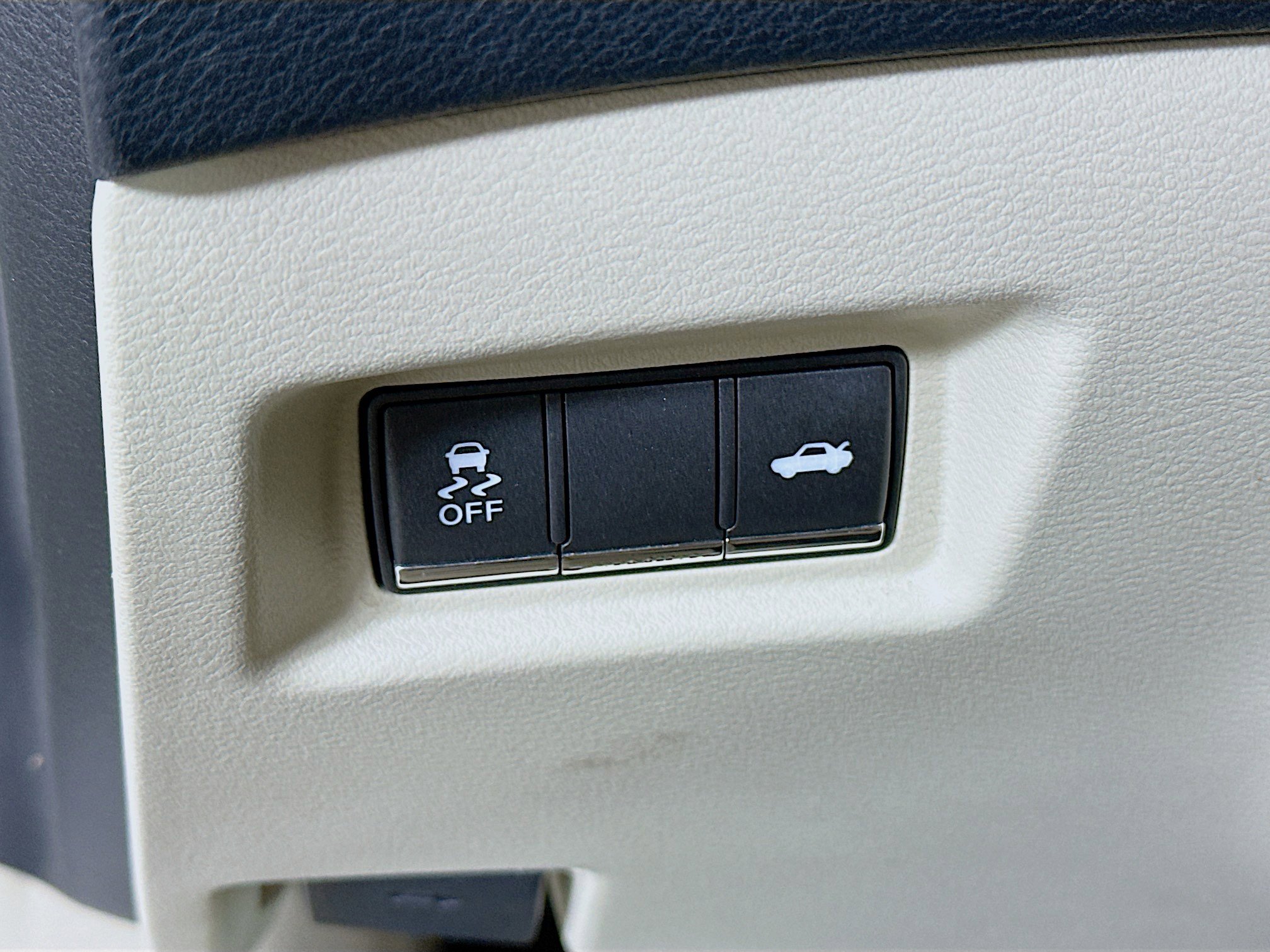 Used 2014 INFINITI Q50 Premium w/ Navigation Package RWD image 17