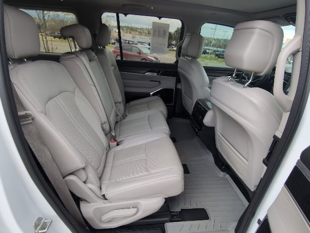 Used 2023 Jeep Wagoneer L Series III w/ Premium Group I AWD/4WD image 31