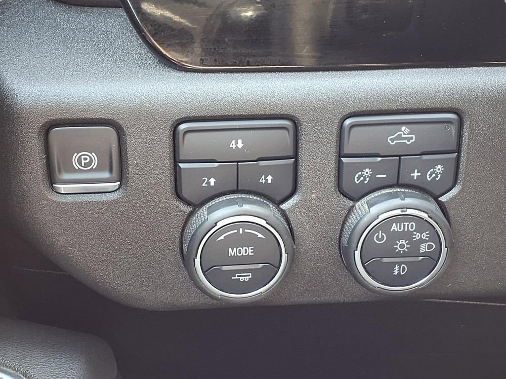 Used 2025 Chevrolet Silverado 2500 LT w/ Convenience Package image 17