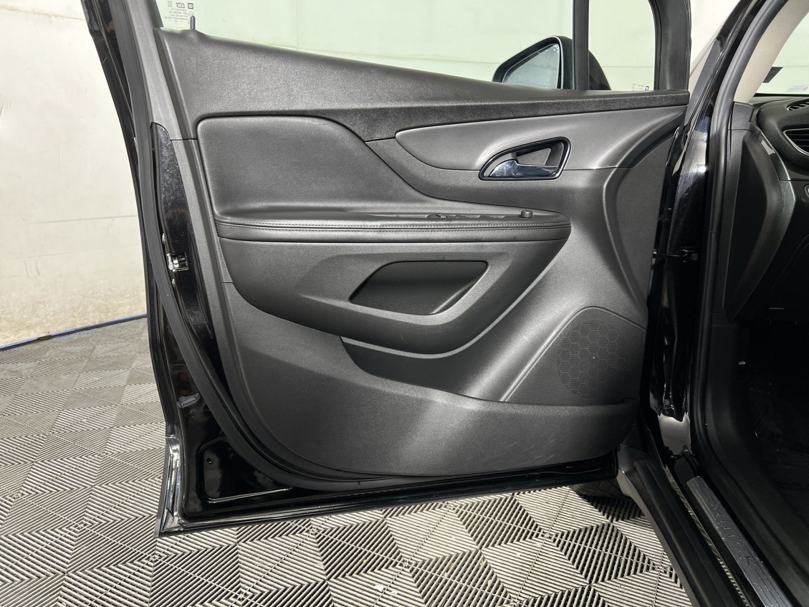 Used 2021 Buick Encore Preferred w/ Safety Package FWD image 14