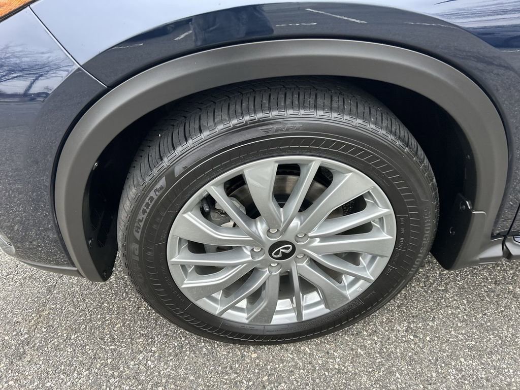 Certified 2025 INFINITI QX50 Luxe w/ Accent Package image 10