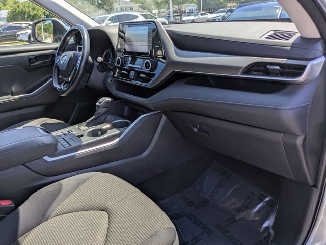 Used 2021 Toyota Highlander LE image 26