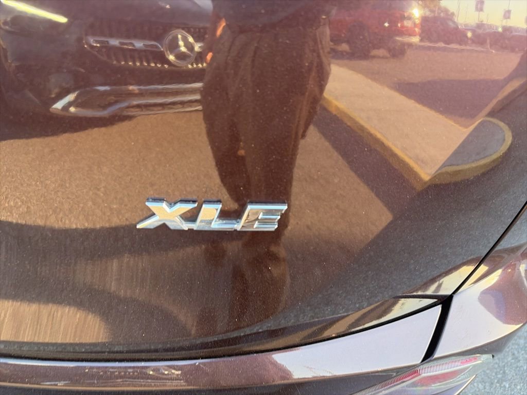 Used 2018 Toyota RAV4 XLE image 6