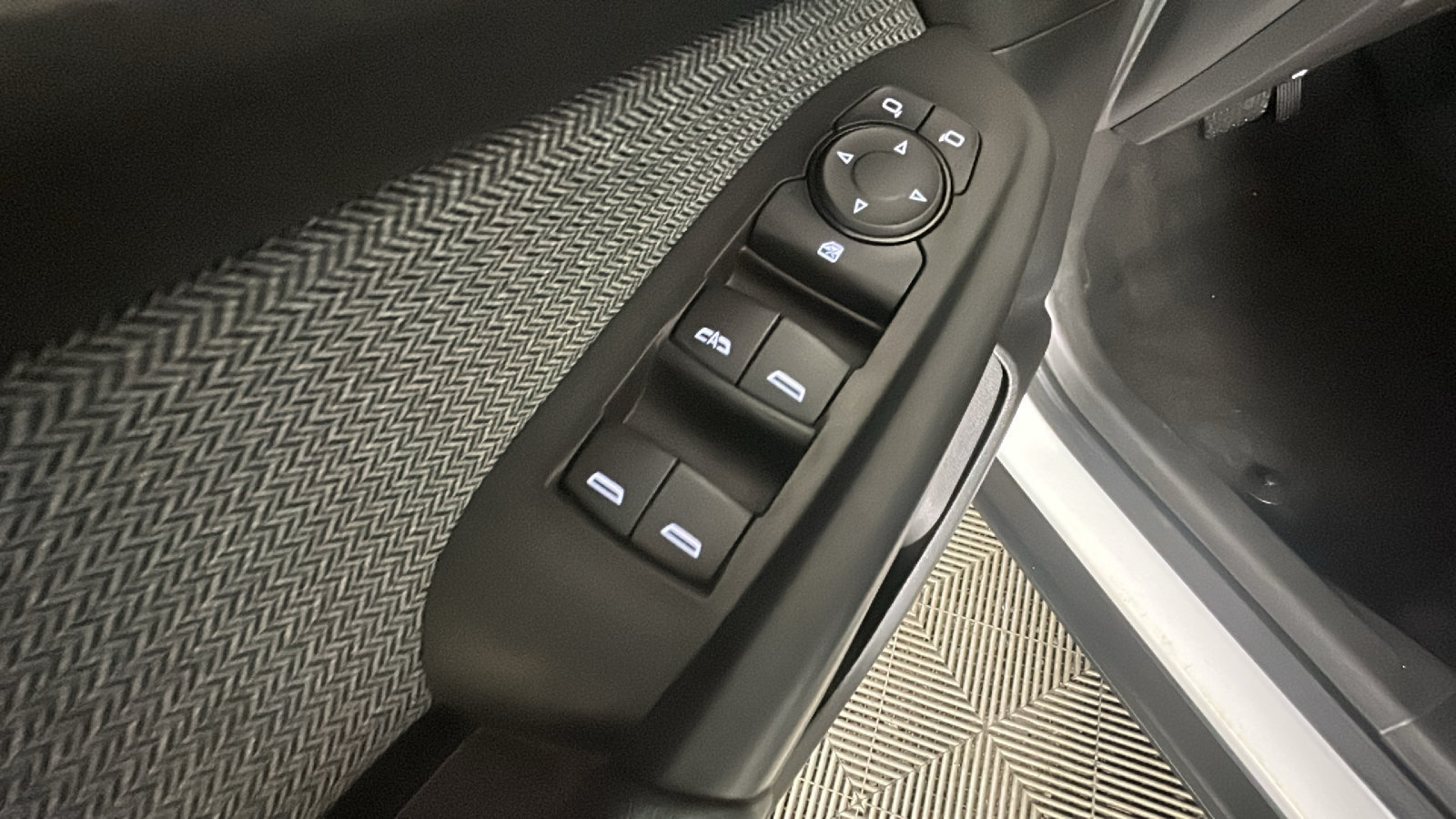 Used 2025 Chevrolet TrailBlazer LT FWD image 12