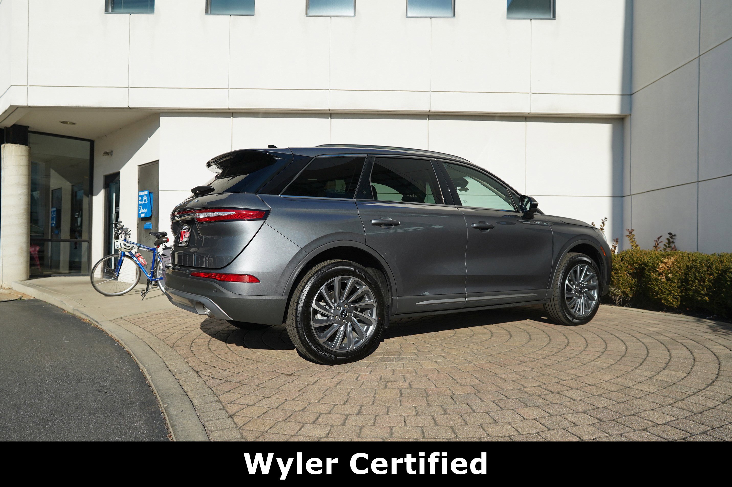 Used 2024 Lincoln Corsair Reserve w/ Equipment Group 201A image 3