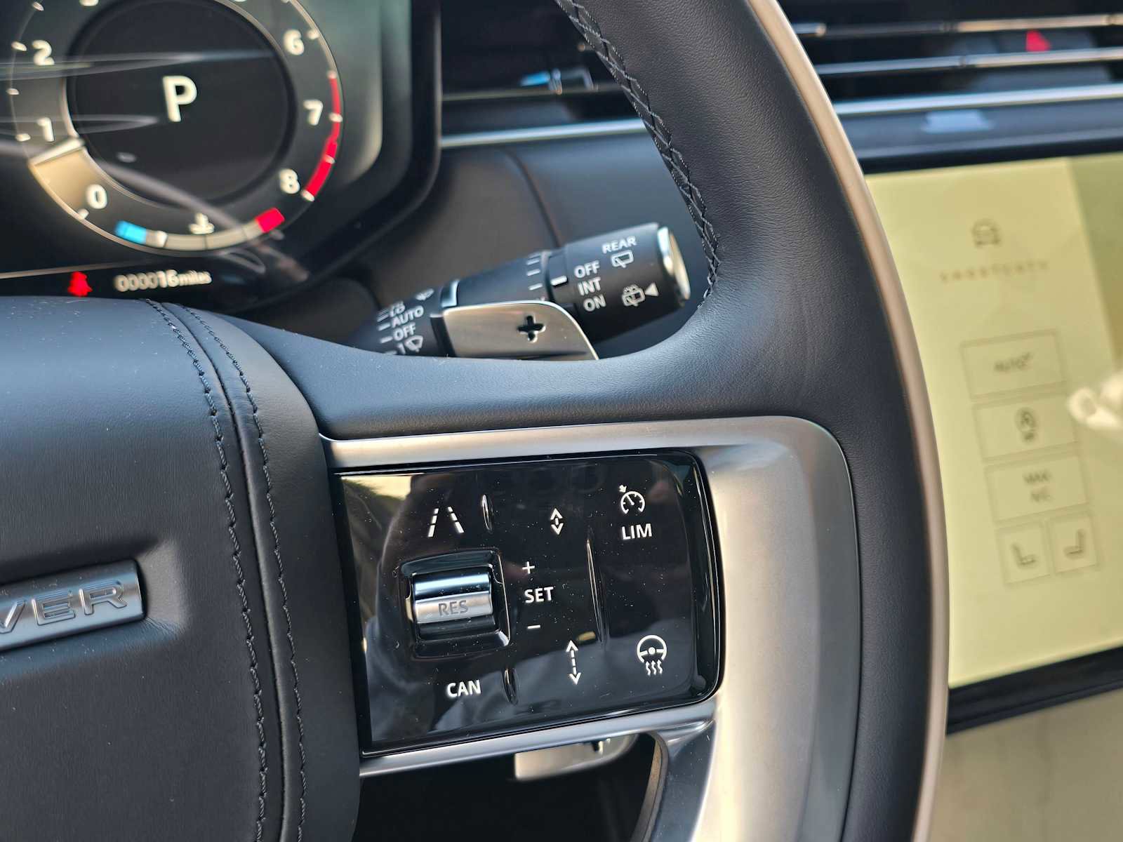 New 2025 Land Rover Range Rover SV image 27