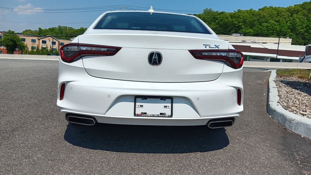 Used 2022 Acura TLX w/ Technology Package FWD image 4