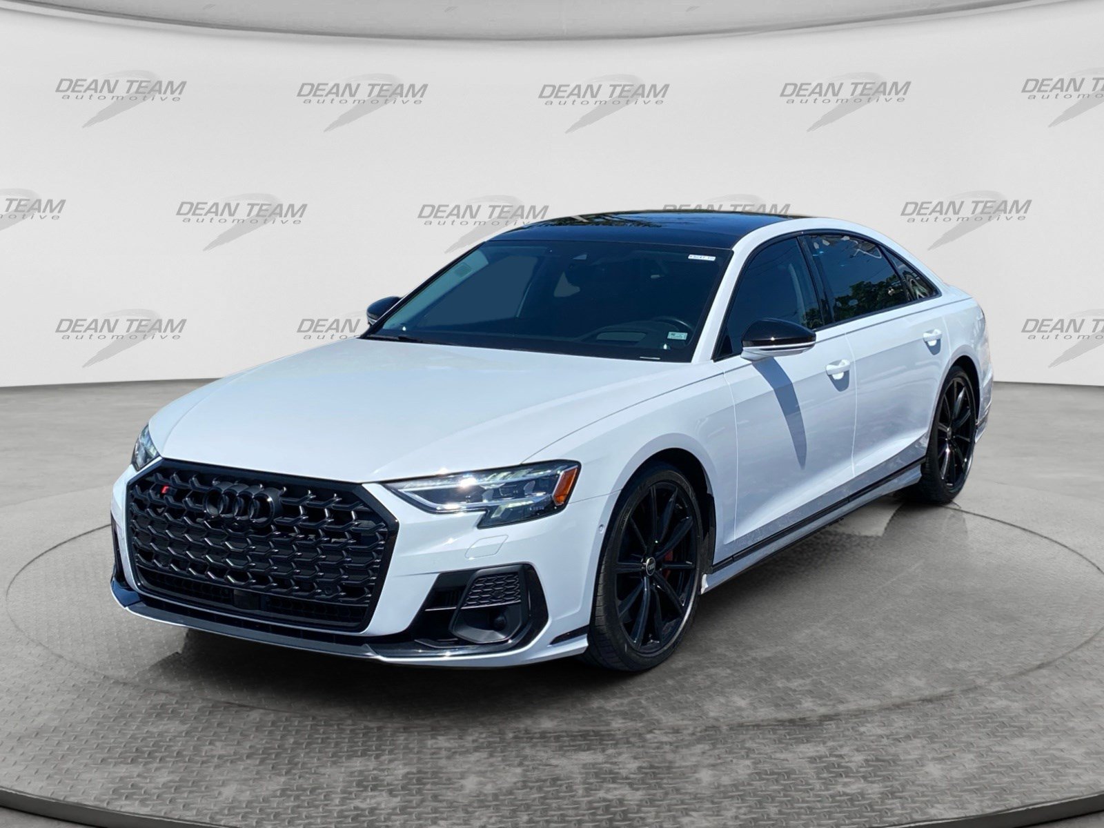 Used 2023 Audi S8 w/ S8 Comfort Plus Package AWD/4WD image 3