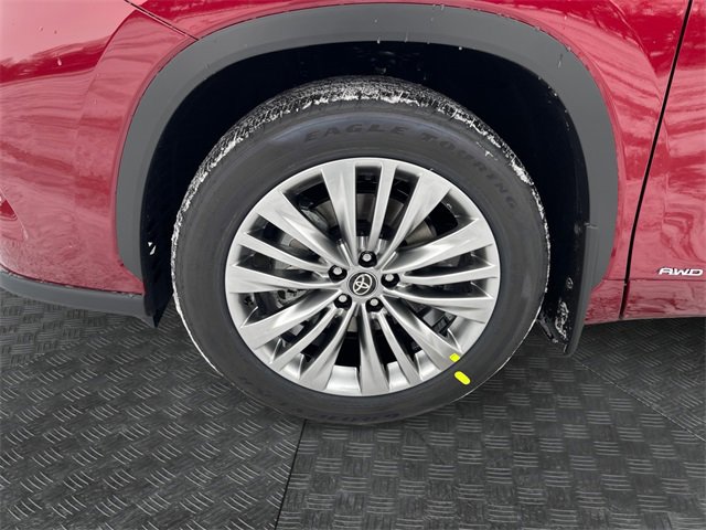New 2026 Toyota Highlander Platinum image 14