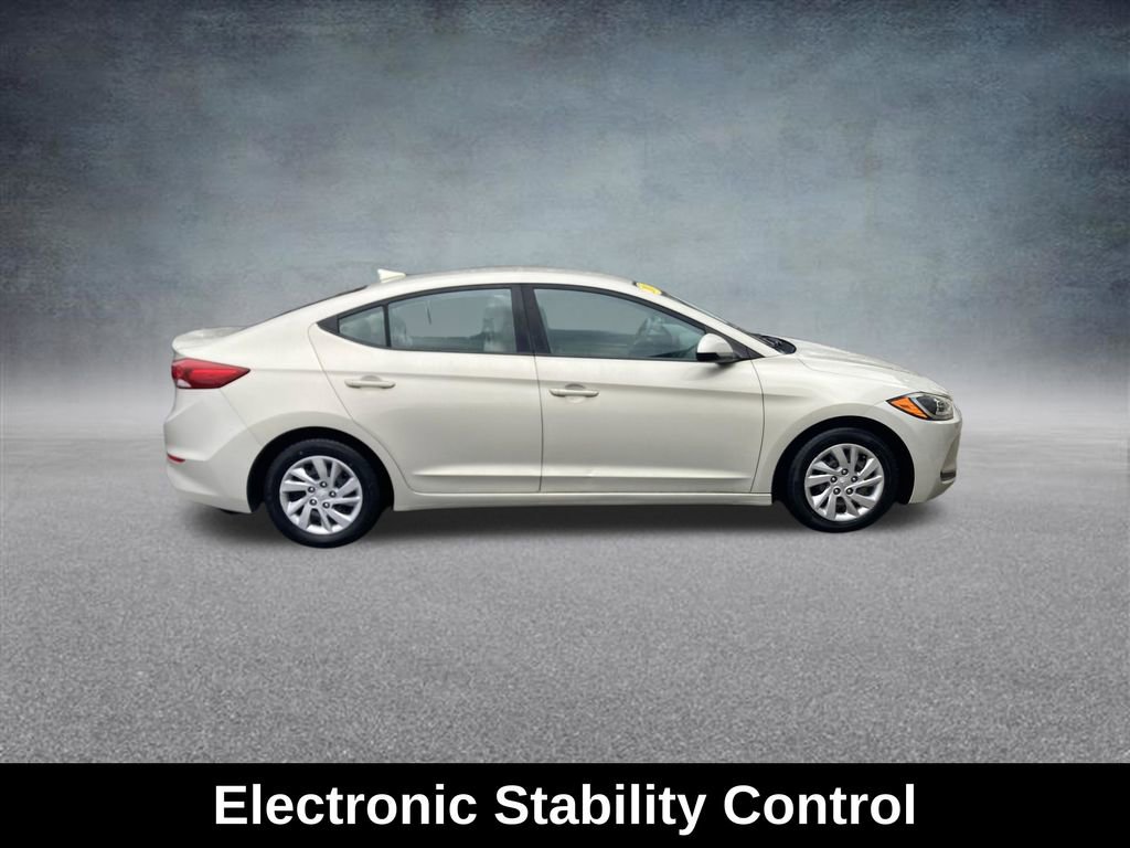 Used 2017 Hyundai Elantra SE w/ Cargo Package image 7
