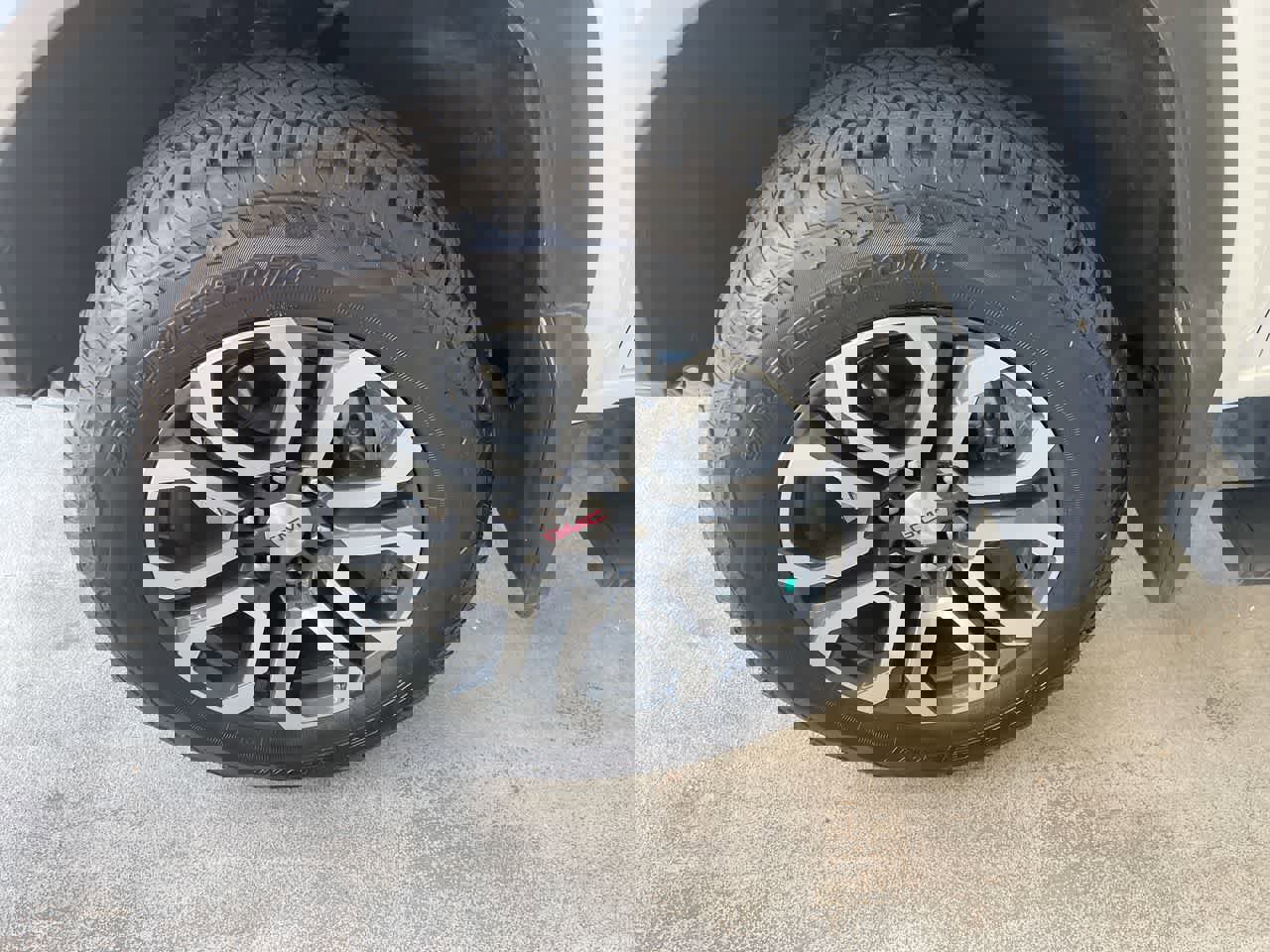 Used 2024 GMC Canyon AT4 w/ AT4 Premium Package AWD/4WD image 10