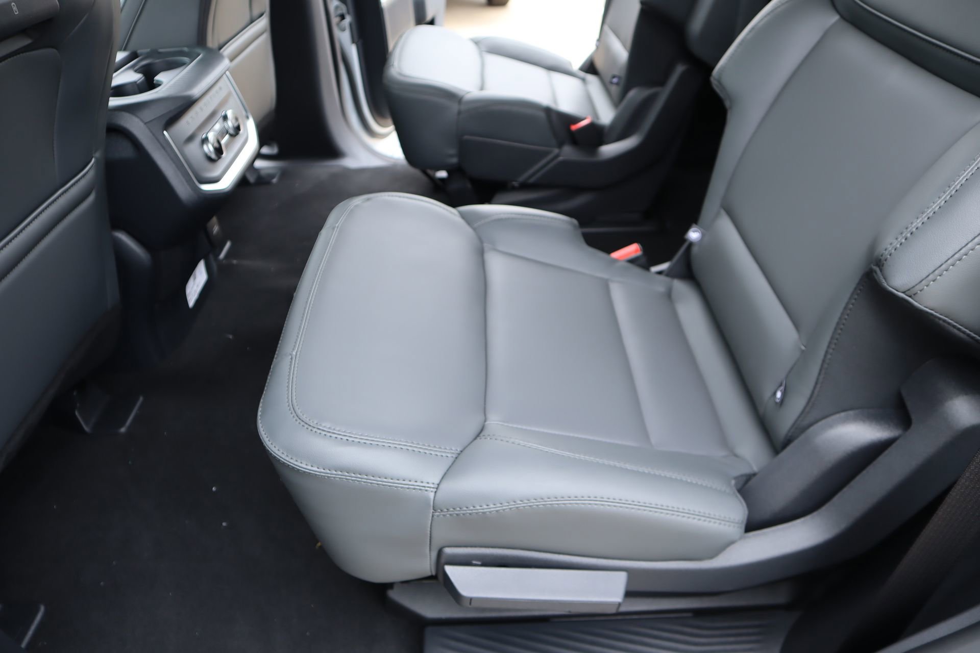 New 2026 Ford Expedition Active AWD/4WD image 14