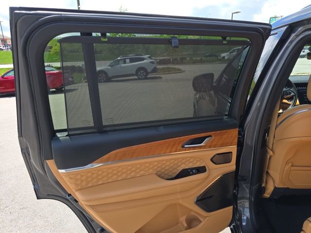 Used 2024 Jeep Grand Cherokee L Summit image 15