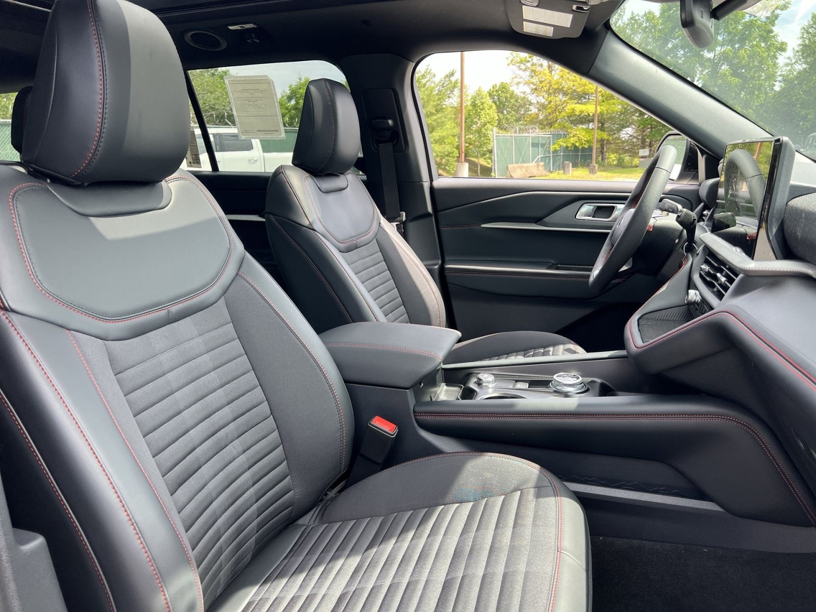 New 2026 Ford Explorer ST-Line w/ ST-Line Street Pack AWD/4WD image 28