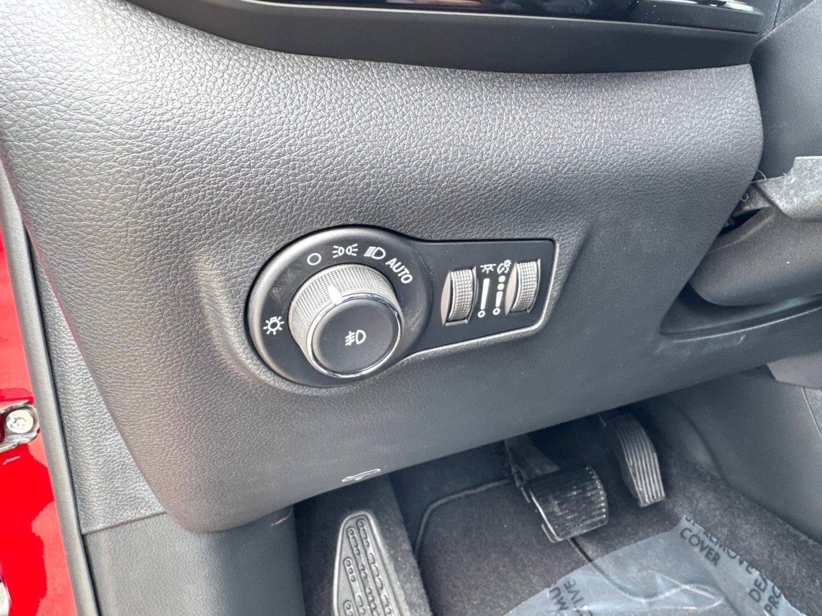 New 2026 Jeep Compass Latitude AWD/4WD image 30