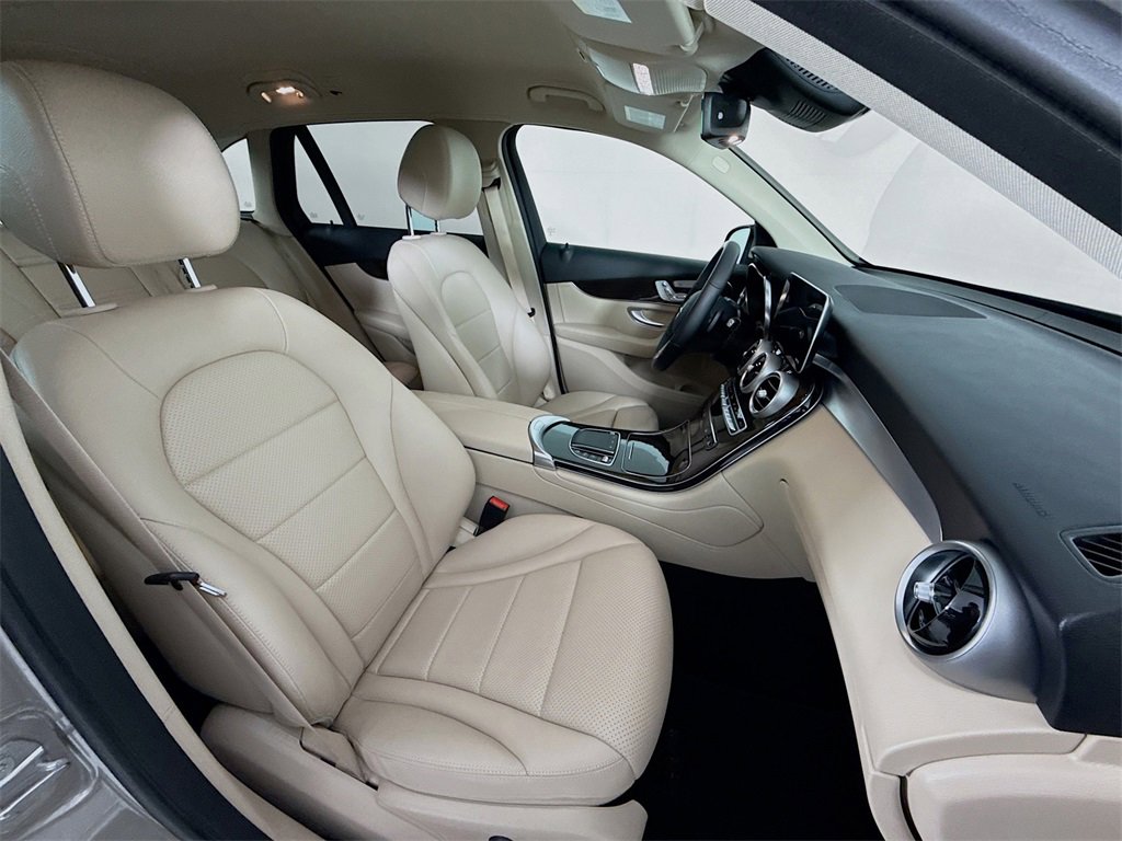 Used 2021 Mercedes-Benz GLC 300 4MATIC image 27