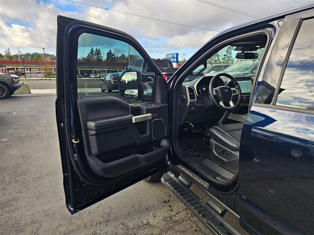 Used 2022 Ford F250 Lariat w/ Black Appearance Package image 19