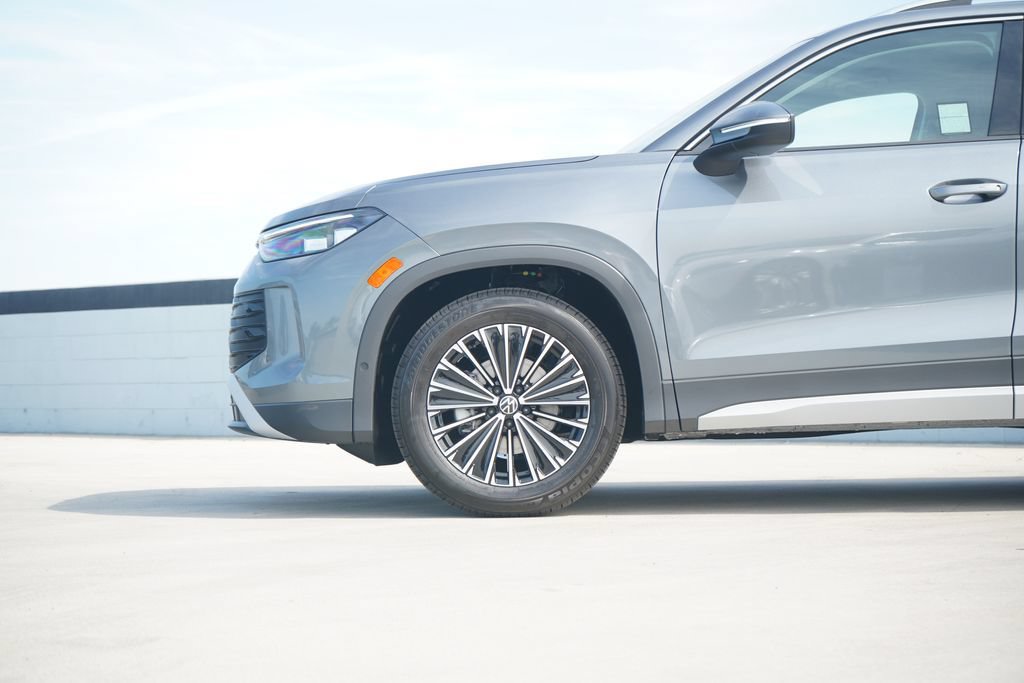 New 2026 Volkswagen Tiguan S FWD image 2